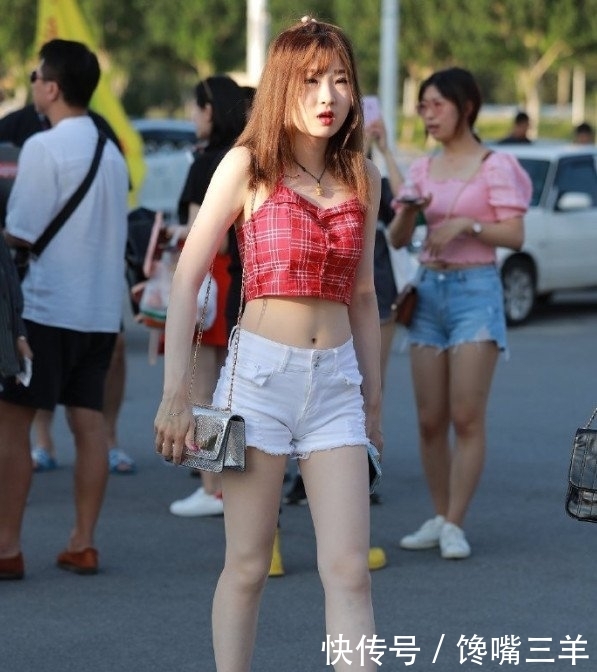  『来提升自己』摄影只有这样的可爱少女，这套服装才能发挥最大作用吧