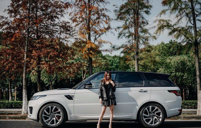 平行车路虎揽胜运动款