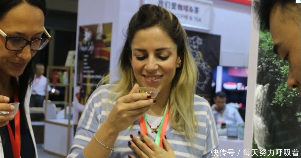 美国人纳闷：这东西那么贵，中国怎么每家都有？中国人这样说