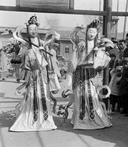 美国一位研究中国的学者，无意中在家里翻出来6000张中国老照片