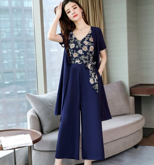 小个子女人千万别穿黑裤子，尝试下裤裙，1米5也能穿出高个气场