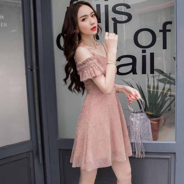 女人“露”点就不正经?看下面女人真大胆，妩媚性感惹人怜