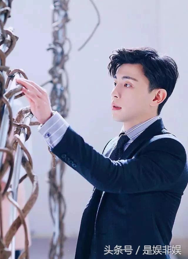 《一千零一夜》邓伦的十五套衣服，第七套贵气，第十套最帅！