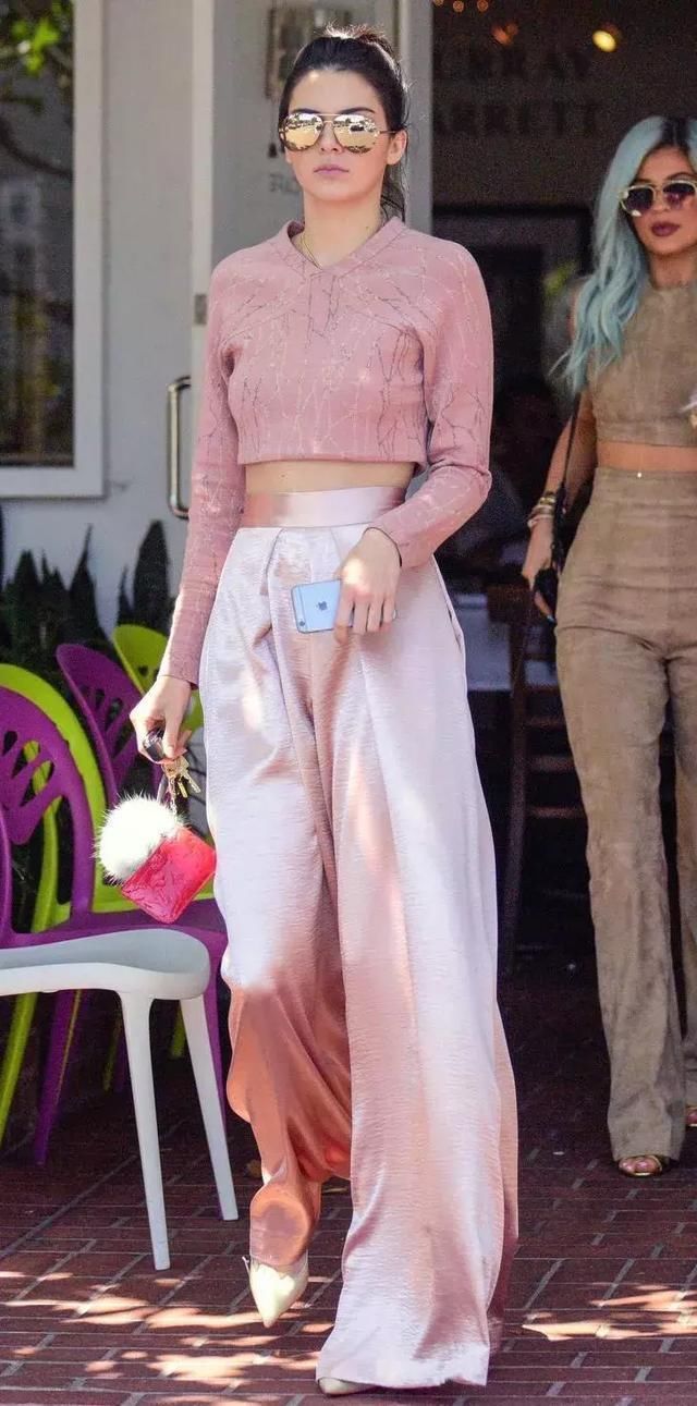 慵懒甜美超酷girl,卡戴珊家金小妹!