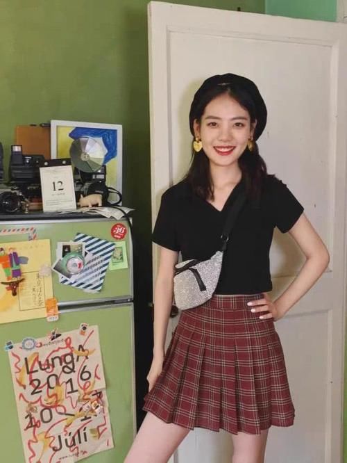  【显瘦】“打底裤”失宠了，今年春夏流行这款“初恋裙”，显瘦百搭还减龄