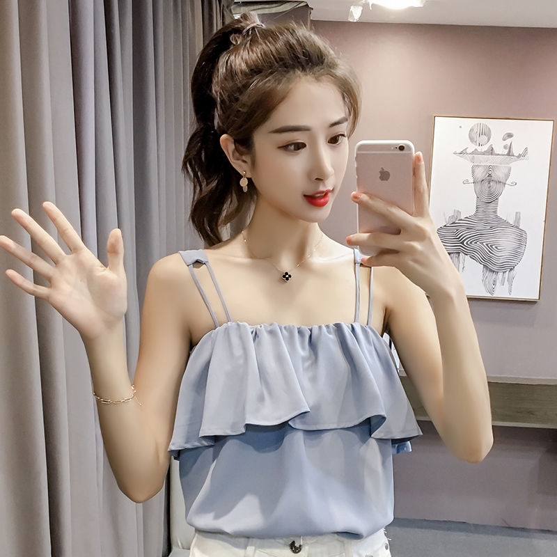 夏天简简单单最清凉，吊带背心+热裤，拉长双腿，秀出小蛮腰