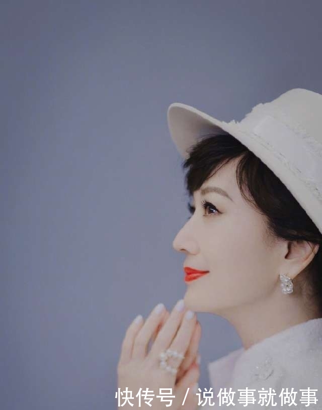 『最新』赵雅芝最新写真曝光 穿白色套装气质优雅
