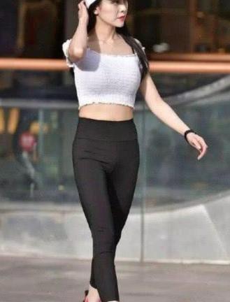 时尚打底裤，轻松自然的穿出不一样的自己！