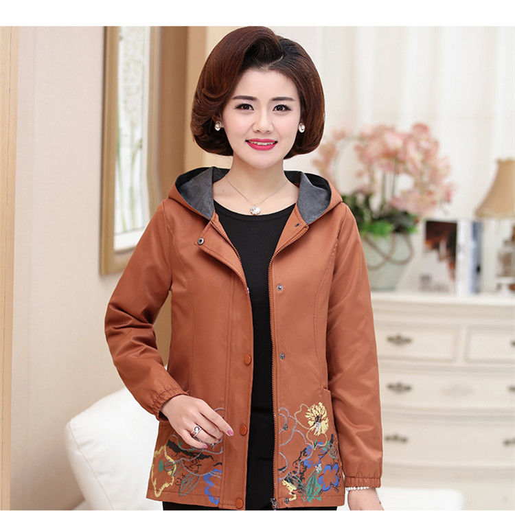 40岁的女人，这些外套随便挑件穿，瞬间年轻不止10岁