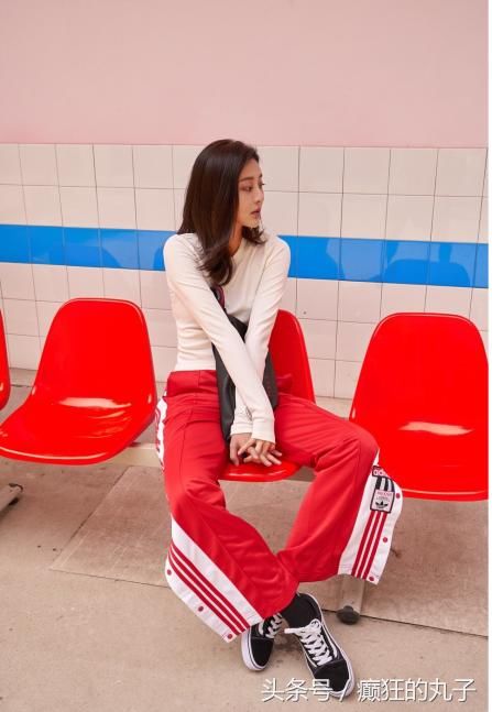 她是范冰冰替身，穿粉色连体裤玩转高级温润美，网友：这是睡衣吗