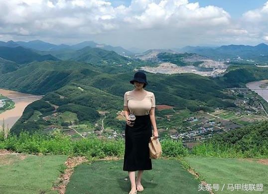 谁说微胖就不美?她的身材虽然不瘦也没有线条，但却有女人味!