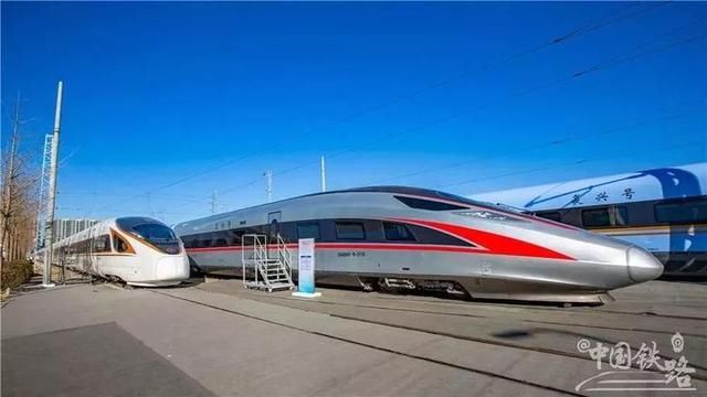今日首次上线运营的超长版复兴号长啥样？探营现场照片来啦