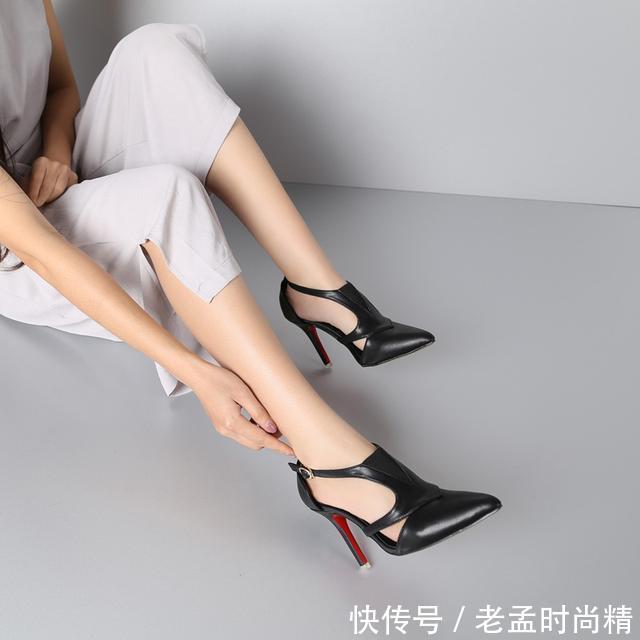 「约会」穿上一款走路轻松又时尚的高跟鞋,逛街约会都不错呦