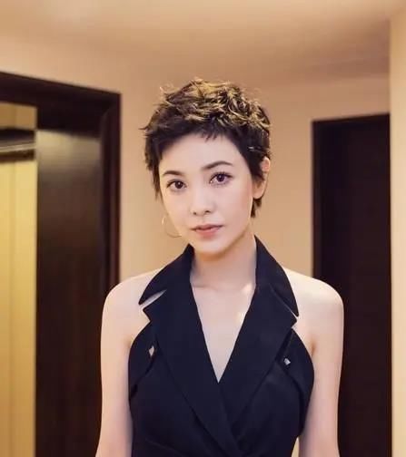  适合自己■女人过了40岁,这4种发型千万要“避开”,实在是太显老了