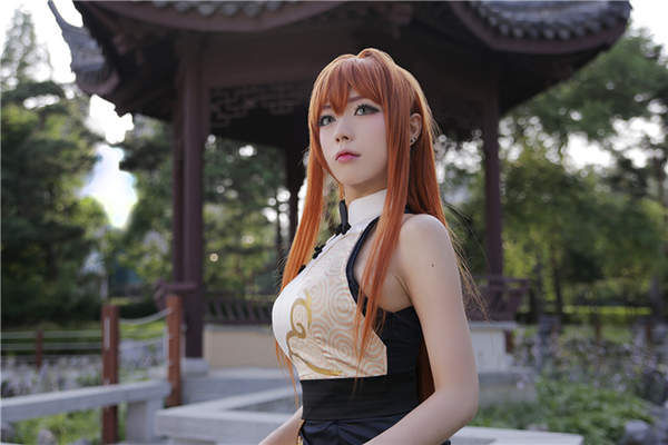 大胸御姐Cos《永远的7日之都》雯梓 旗袍在惨烈哀嚎!