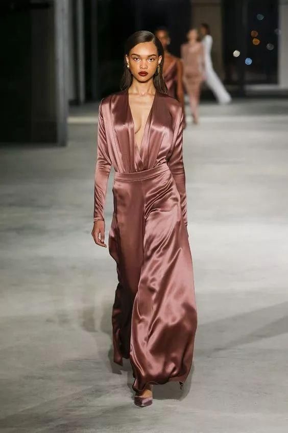 初秋穿什么?一件连体裤就够了