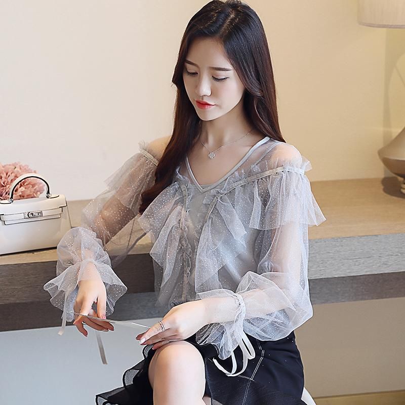 30岁性感女人正确的穿搭方式:雪纺衫+黑丝袜，惊艳众人眼