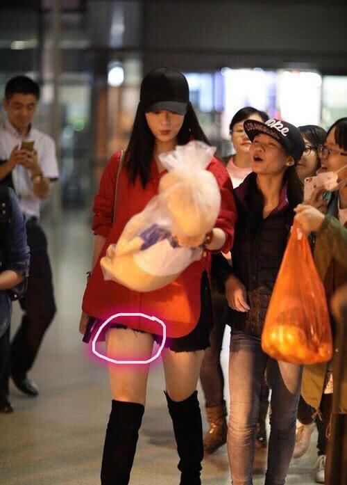 马苏这腿到底有多粗?撑破裙子赶上蒋欣撑破裤子了!