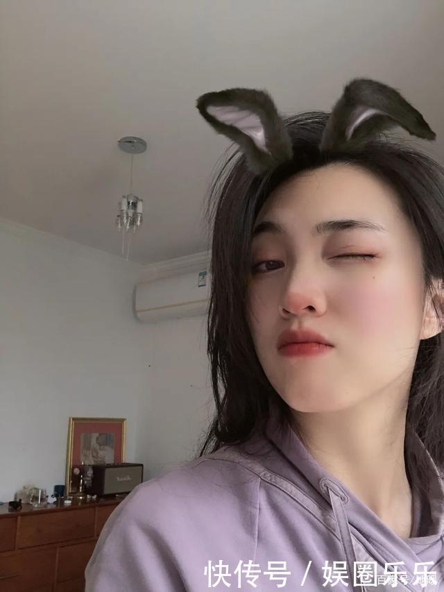  【马卡龙色】别再穿高跟鞋了，“九分裤+运动鞋”现在正流行，时髦又显瘦！