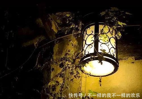  仄仄仄平平@一帘幽梦念往事，四季情思意阑珊；孤馆深沉夜，心事向谁言