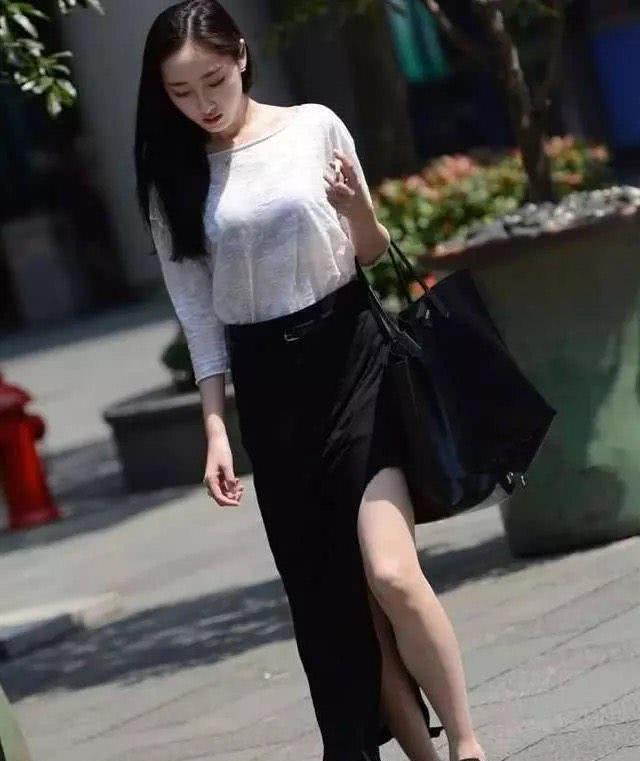 街拍：穿着显微胖的靓丽小姐姐，光鲜靓丽魅力十足！