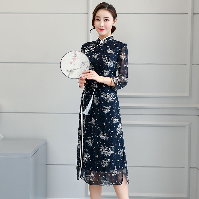 有一种美叫“旗袍”，立秋已到，42岁老婆穿旗袍，简直美若天仙