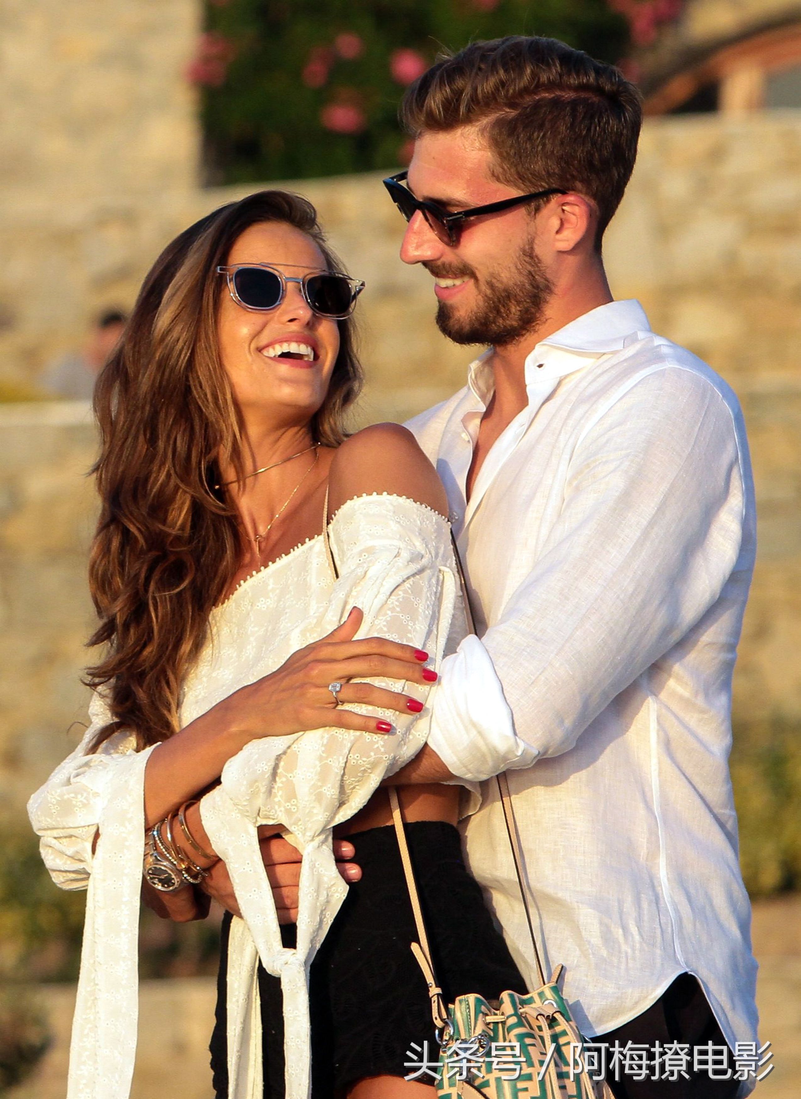 维密超模伊莎贝儿歌勒和男友米订婚后被拍,佳人成对超甜蜜