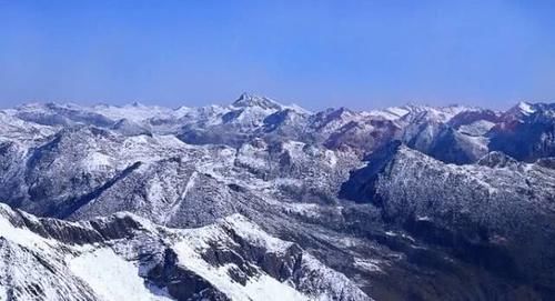 四川旅游好去处！去达古冰川走走，感受不一样的冰川气息，很迷人