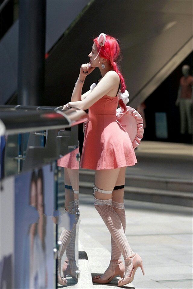 街拍路人，漂亮时尚的夏装穿搭参考，让你有种重获新生的感觉