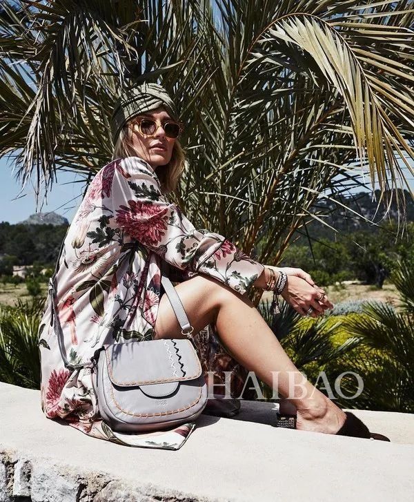 好看| 花衬衫只有度假才能穿?醒醒吧，这样穿简直太美了!