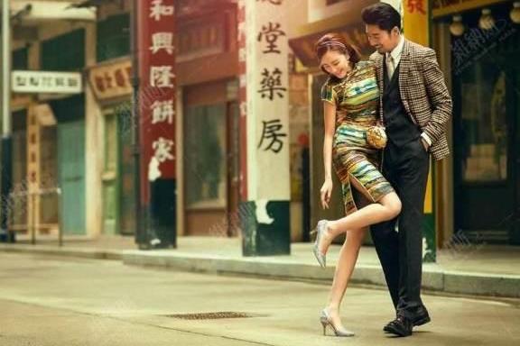 这样一款中式的旗袍婚服，让你的婚礼增添上一抹中国红！