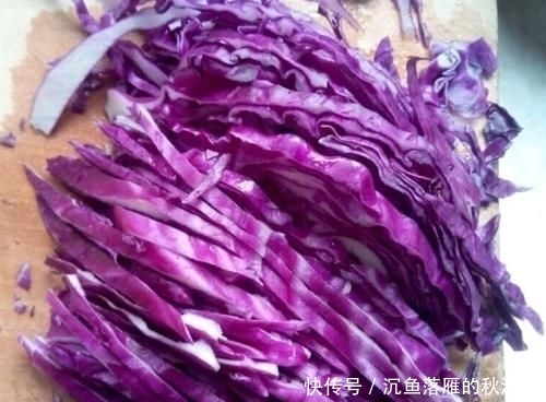  【女人】女人宁愿不吃肉，也要吃此菜，皮肤晒不黑，降脂又减龄，补水比面膜强
