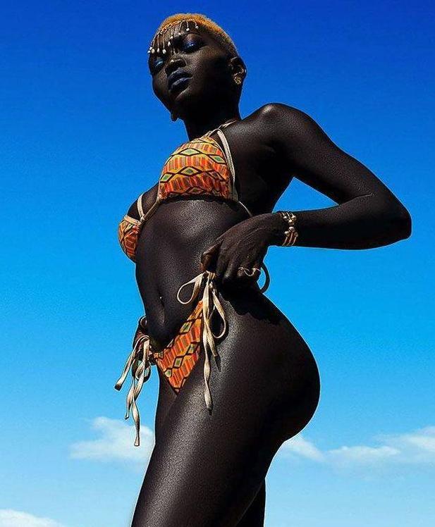 黑人女子肤色纯黑不惧嘲笑，坚持做模特，被人称黑夜女王！