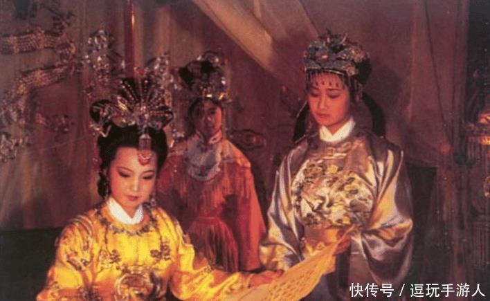  『爱好』大观园女儿们的爱好，王熙凤是治家，林黛玉是葬花，薛宝钗是什么