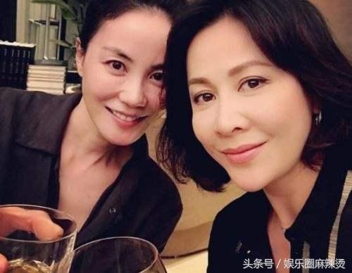 王菲打麻将太可爱了 刘嘉玲哄她开心点炮 张国