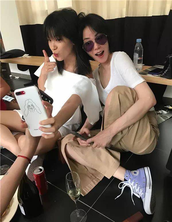 这个夏天,明星的衣时尚又平价~高圆圆、倪妮的都不到100块