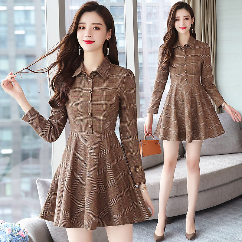 70后老婆也太会打扮了，秋天不穿裤子!只穿这种“秋裙”，巨美