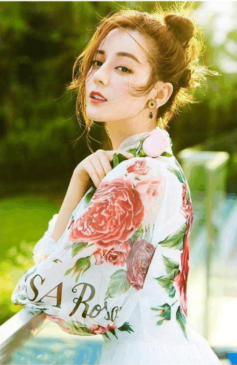 当39岁陈乔恩撞上26岁热巴，终于知道知性和甜美差别有多大！