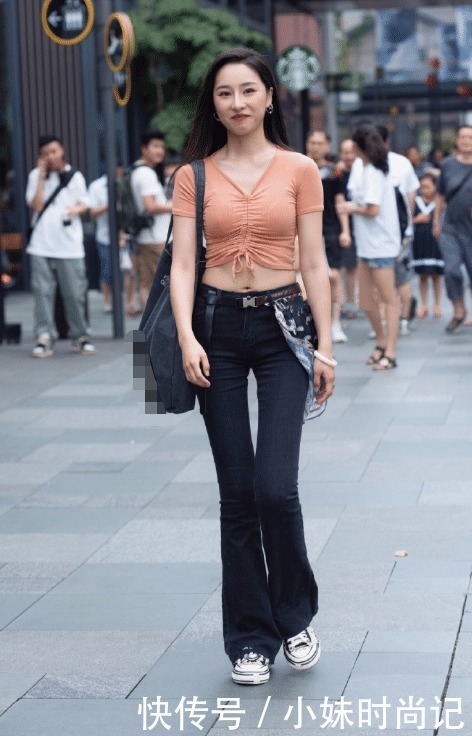 迷人|小姐姐的复古文艺穿搭, 自信又美丽的笑容很是迷人!