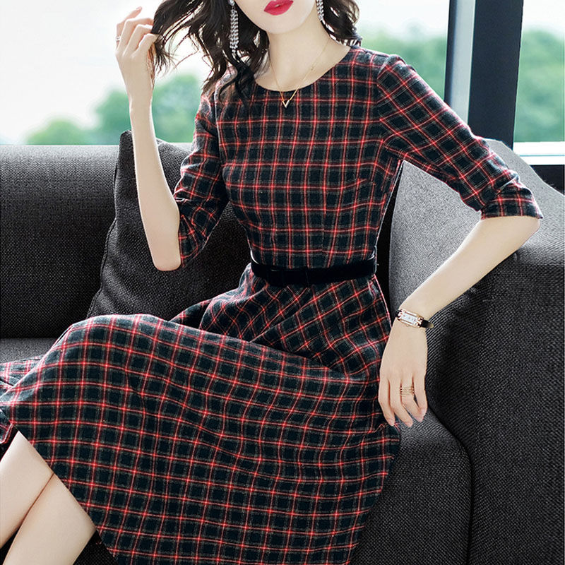 欧货裙昨天上新了，虽然小贵，却洋气时尚，让你气质优雅女神范