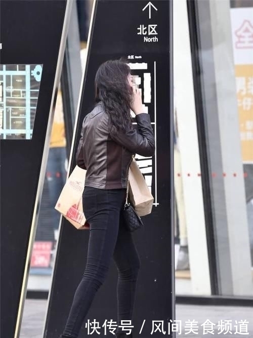 气质|黑色紧身牛仔裤,身材微胖的姑娘穿着更有型,短款皮夹克更显气质