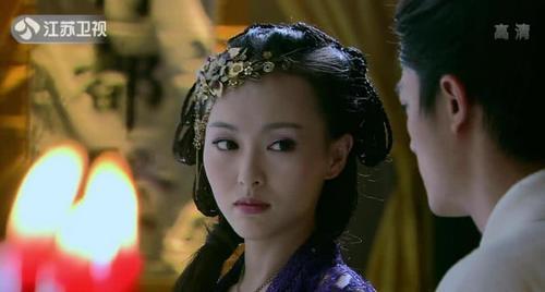 看看紫萱戴过的额饰，一个比一个精致，就知道现在古装剧有多敷衍