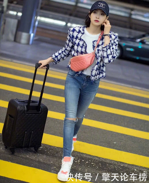 宋茜穿“睡衣”逛机场太皮了！网友：侧面看比周冬雨还平！