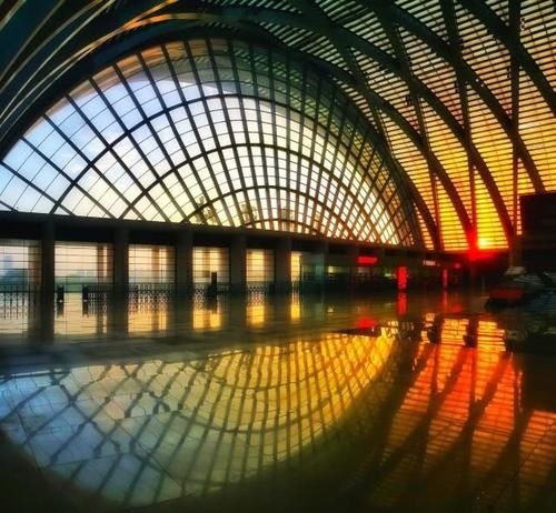  『山洞』航拍天津西站，始建于清宣统元年，半圆拱形如山洞