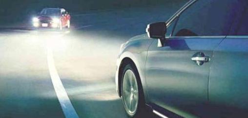 晚上跑高速都用什么灯？老司机：十个人九个错，别拿生命开玩笑！