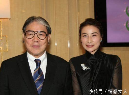 郭晶晶气场真不是盖的！和公公霍震霆出席活动，霍启刚都靠边站了