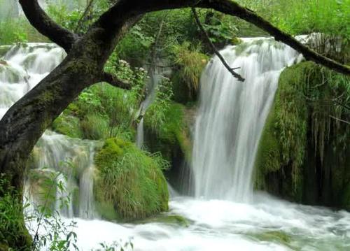 大自然就像一个设计师，这么有灵性的景色，值得我们踏遍千山万水