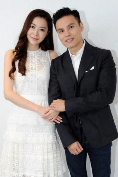  『亲家』熊黛林一家六口公园散心，亲家合体其乐融融，临走前不忘全身消毒