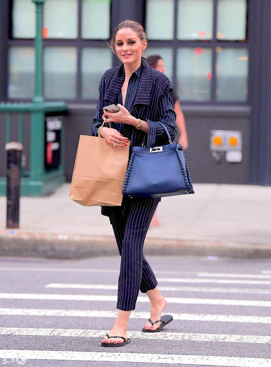 模特奥利维亚外出购物，网友表示穿着时尚，身材姣好，不愧为名模