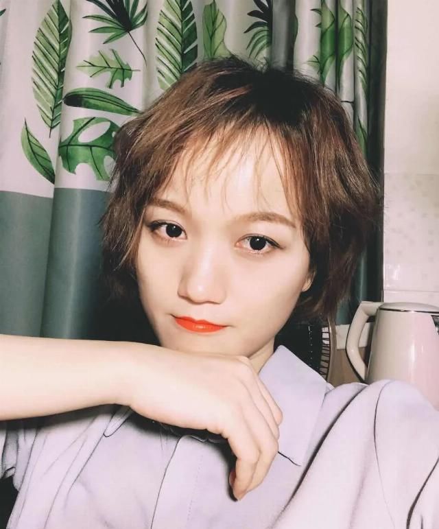  【情敌】长脸、男相却仍然甜美娇憨，她曾是全球女性的情敌...